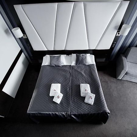 Hotel Grafit Kostomloty Pierwsze Екстер'єр фото