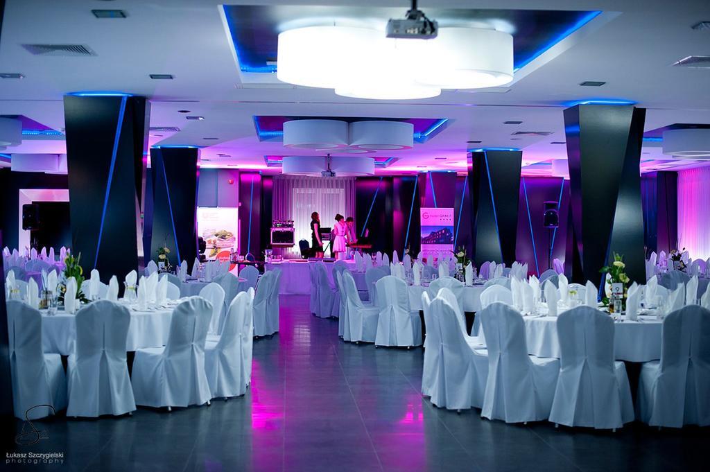 Hotel Grafit Kostomloty Pierwsze Екстер'єр фото