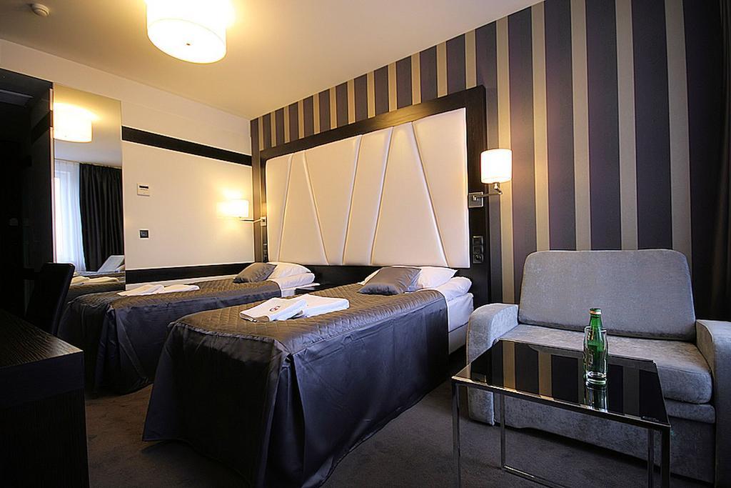 Hotel Grafit Kostomloty Pierwsze Номер фото