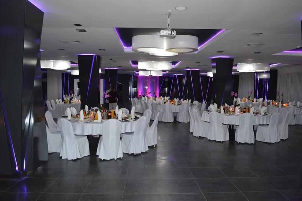 Hotel Grafit Kostomloty Pierwsze Екстер'єр фото