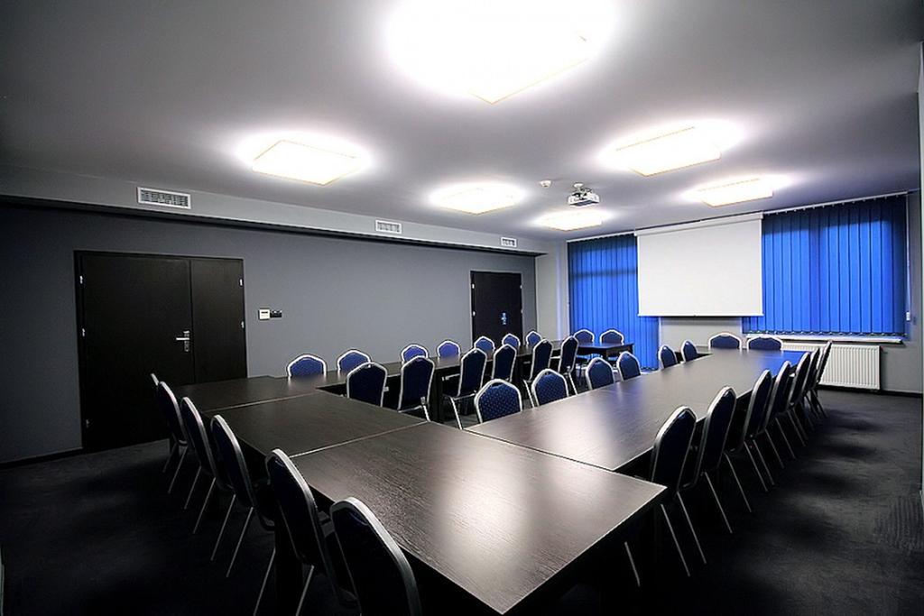 Hotel Grafit Kostomloty Pierwsze Екстер'єр фото