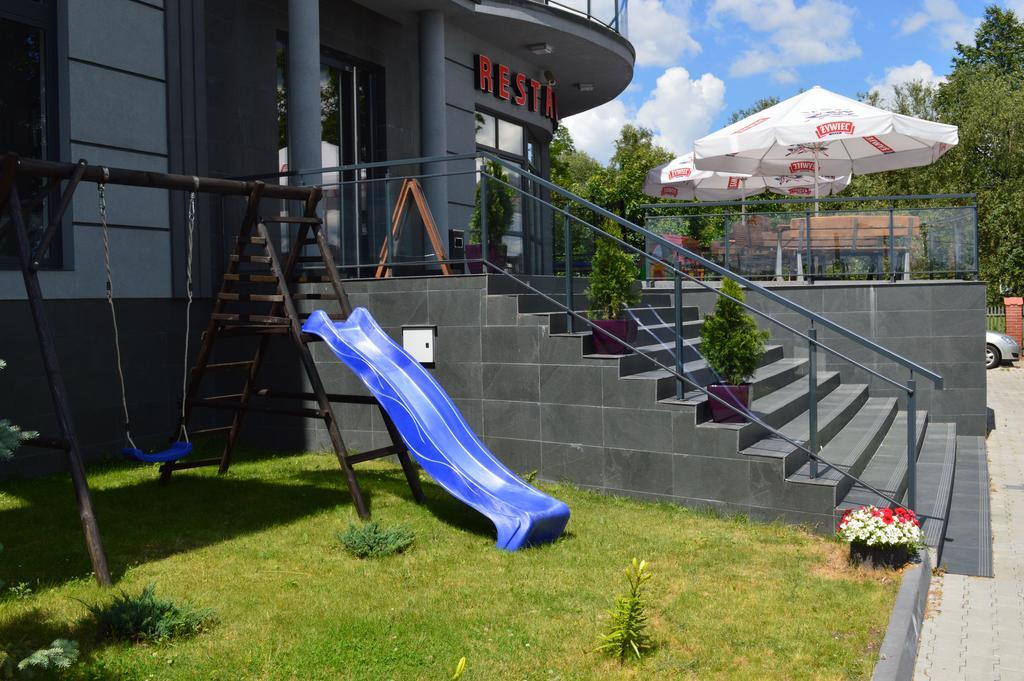 Hotel Grafit Kostomloty Pierwsze Екстер'єр фото