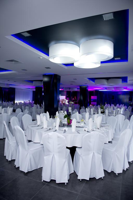 Hotel Grafit Kostomloty Pierwsze Екстер'єр фото