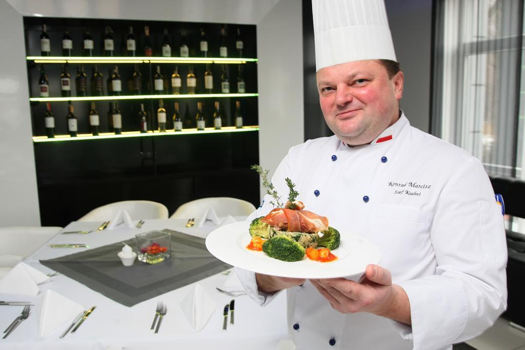 Hotel Grafit Kostomloty Pierwsze Екстер'єр фото