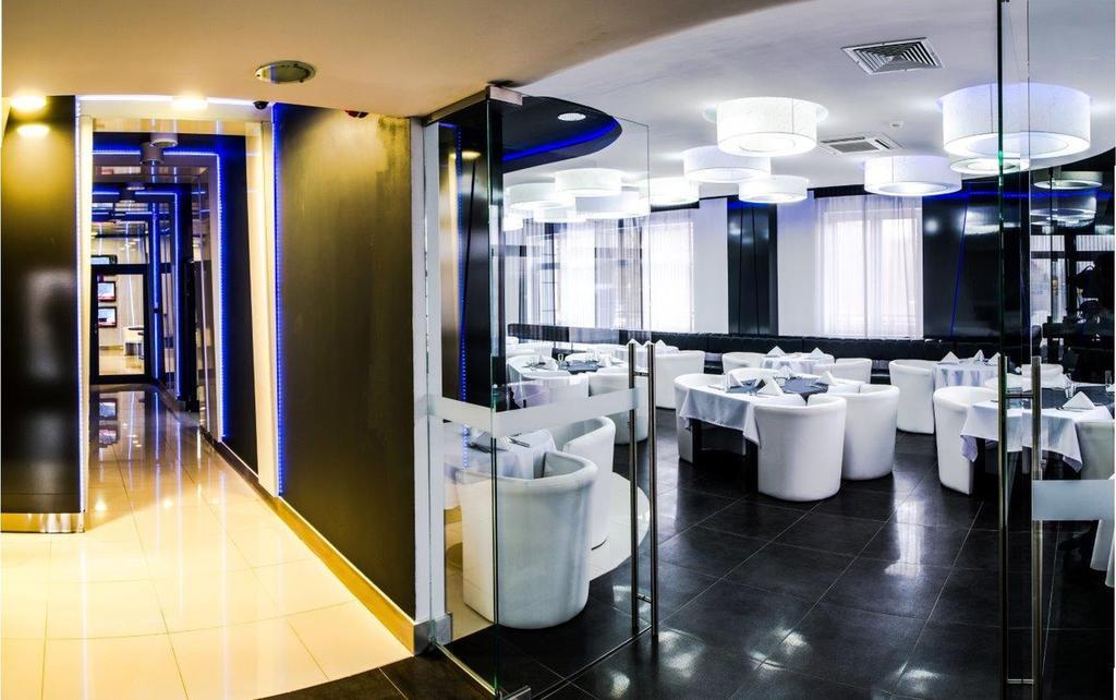 Hotel Grafit Kostomloty Pierwsze Екстер'єр фото