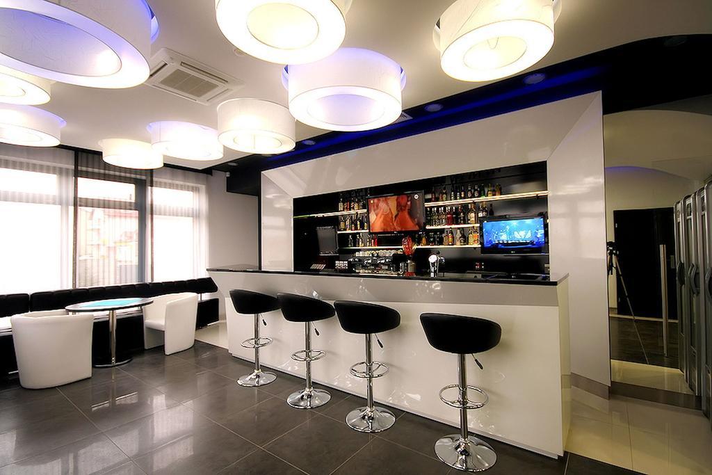 Hotel Grafit Kostomloty Pierwsze Екстер'єр фото