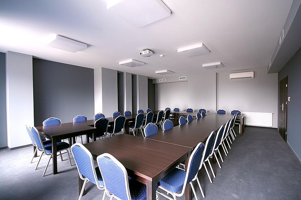Hotel Grafit Kostomloty Pierwsze Екстер'єр фото