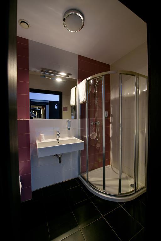 Hotel Grafit Kostomloty Pierwsze Екстер'єр фото