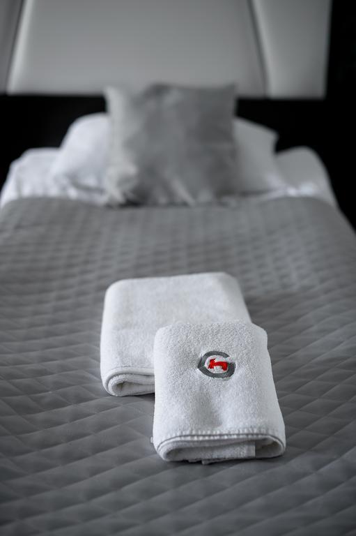 Hotel Grafit Kostomloty Pierwsze Екстер'єр фото