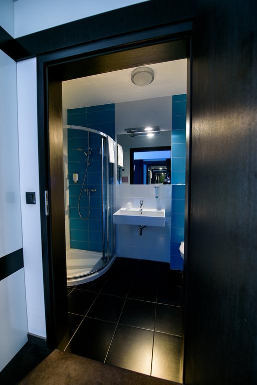 Hotel Grafit Kostomloty Pierwsze Екстер'єр фото