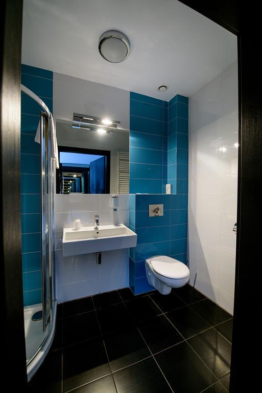 Hotel Grafit Kostomloty Pierwsze Екстер'єр фото