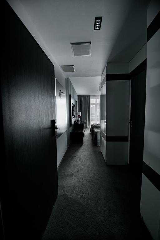 Hotel Grafit Kostomloty Pierwsze Екстер'єр фото