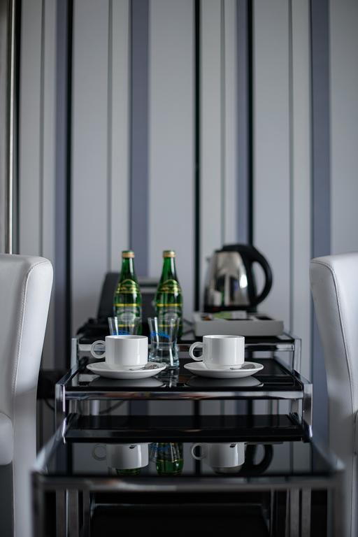 Hotel Grafit Kostomloty Pierwsze Екстер'єр фото