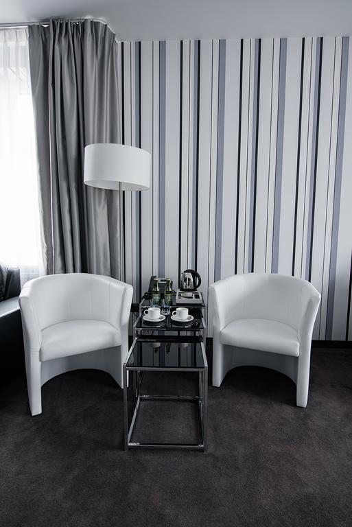 Hotel Grafit Kostomloty Pierwsze Екстер'єр фото